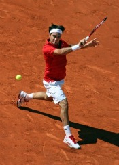 federer plays slice backhand shot